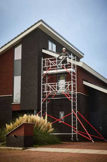 Afbeeldingen van Altrex Rolsteiger smal - aluminium met voorloopleuningen en schoren in de basis RS TOWER 51